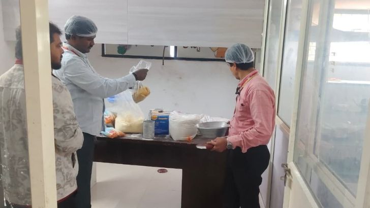 https://salarnews.in/public/uploads/images/newsimages/maannewsimage17082026_211735_Karnataka FDA.jpg